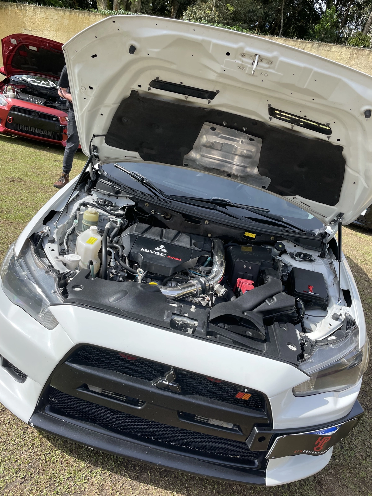 Cofre do motor Mitsubishi Lancer Ralliart, com motor MIVEC Turbo, tubulação de admissão em alumínio e detalhes da HeuPerformance